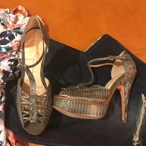 SALE🛍️🛍️ House of Harlow 1960 "Laina" Platform